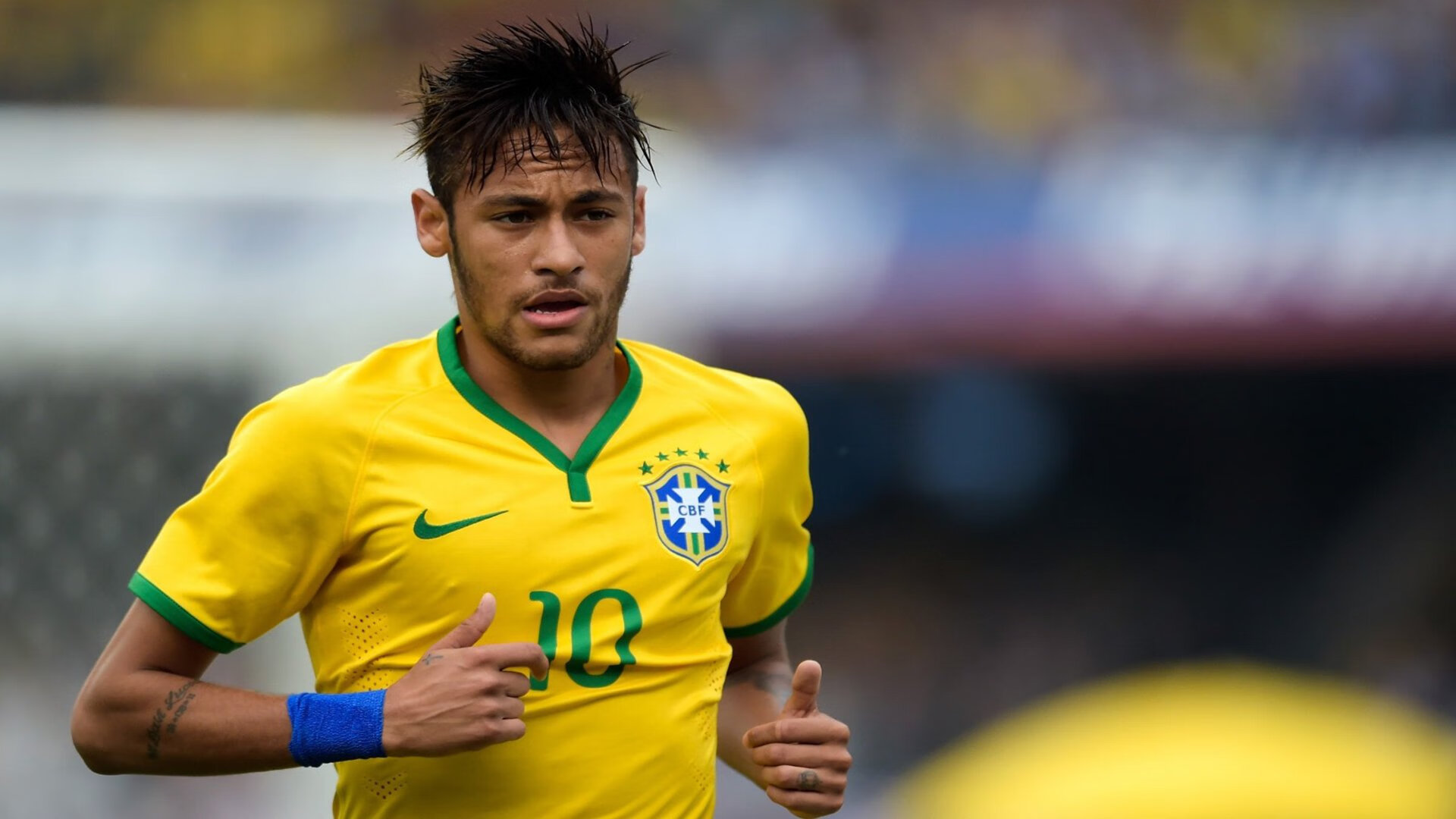 德甲全场精彩：攻守转换令人目不暇接！，德甲官方用球